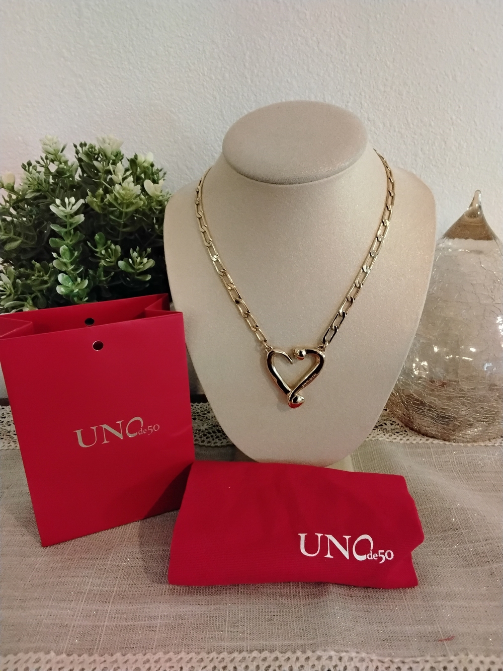 Beautiful UNO de 50 Gold Heart Pendant Necklace - Gold